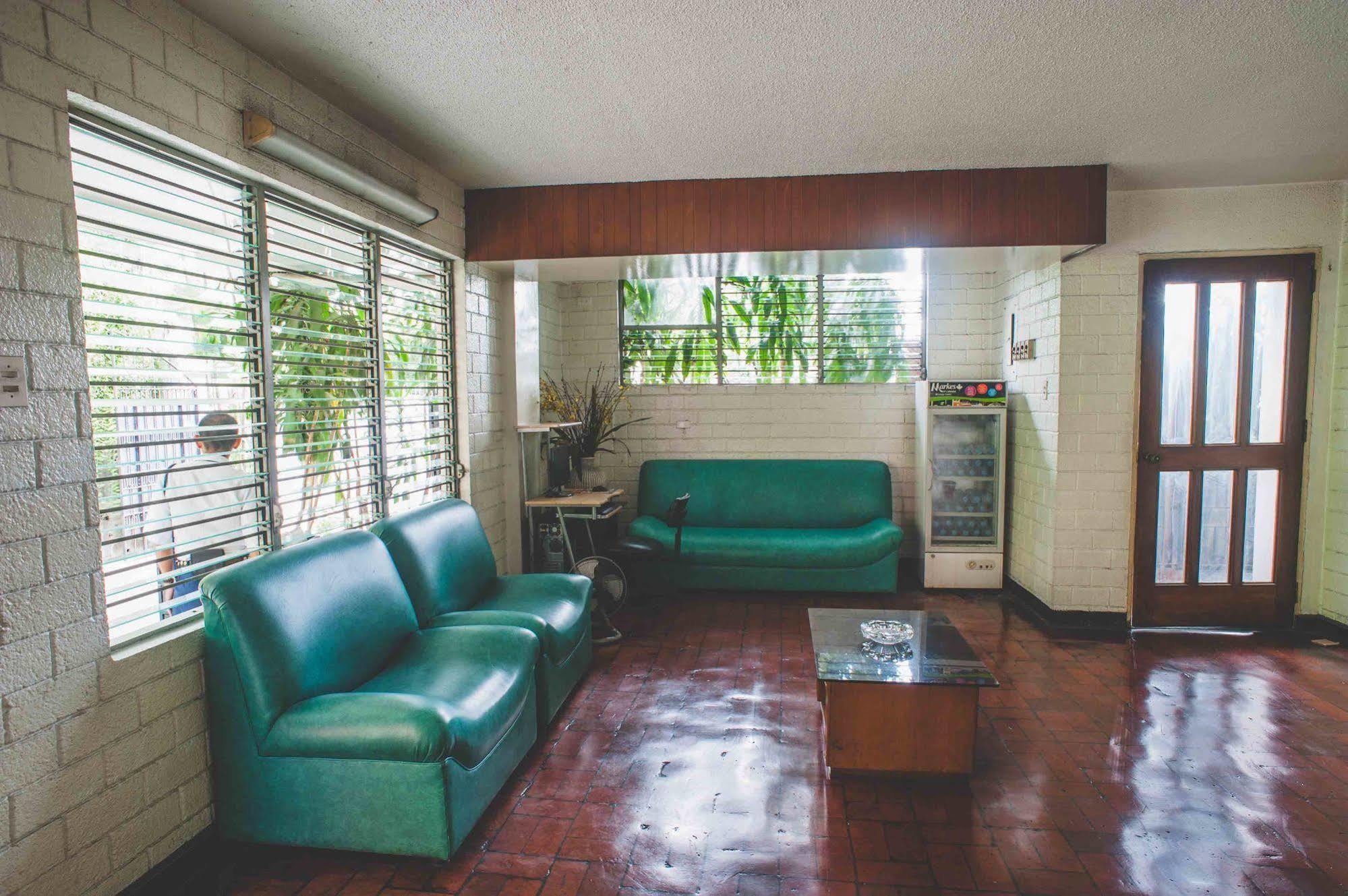 Reddoorz At Broadway Court Apartelle Quezon City Exterior photo